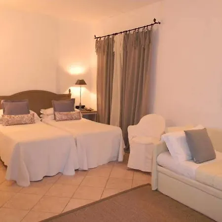Relais Fenicottero Rosa Landhaus Porto Taverna
